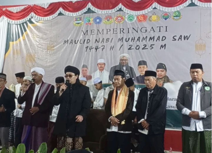 Maulid Nabi Pererat Silaturahmi Antara Pemerintah desa Cimareme Dengan Warga 1758473836354372544613740909553.jpg