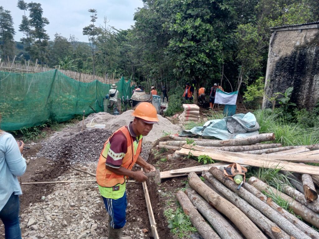 Pengecoran jalan tani pasirhuni desa Cimanggu kbb img 20250918 122403 2555983726896504265078.jpg