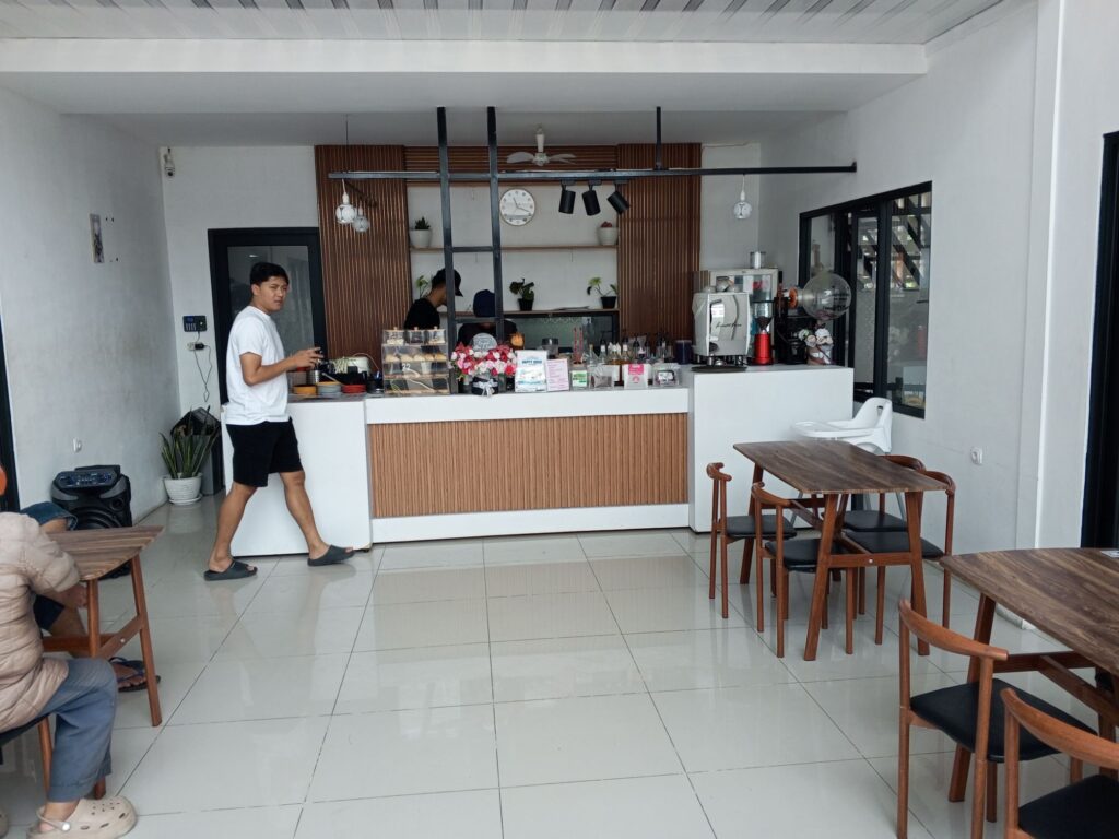 Pengelola muda Cafe "Djagal Muhammad Attariq nursamsi " img 20250923 112309 1627125288421424759107.jpg