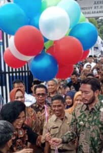 17707157802503575213137258693385 203x300