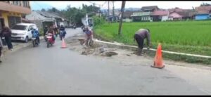 Menjemput Ramadan Dengan Aksi Nyata: Kepedulian ,H. drh.muhammad Burhan Perbaiki jalan dan Jembatan di kampung Los 17714689342483175245959262510872 300x138