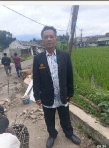 Menjemput Ramadan Dengan Aksi Nyata: Kepedulian ,H. drh.muhammad Burhan Perbaiki jalan dan Jembatan di kampung Los 17714689778263967261854067664520 221x300